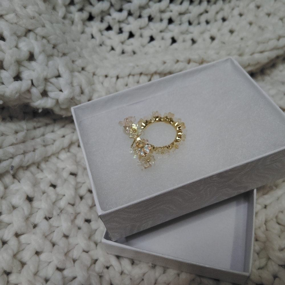 2 for $20! Elegant Gold Floral Women's Earring brand new never been worn - Picture 2 of 4